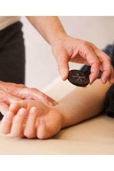 Small reflector plates placed on skin to restore recovery